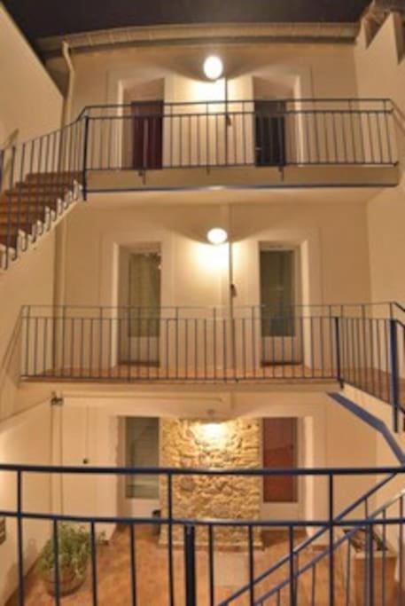 Le Calme D'un Joli Patio En Centre-ville Apartment
