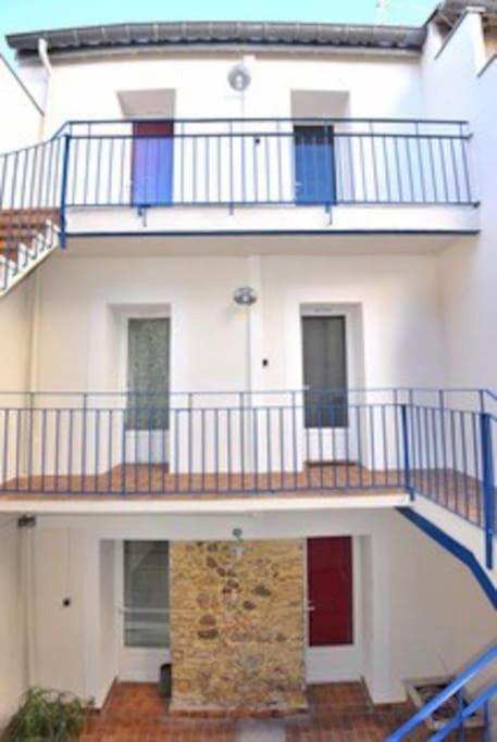 Le Calme D'un Joli Patio En Centre-ville Sete