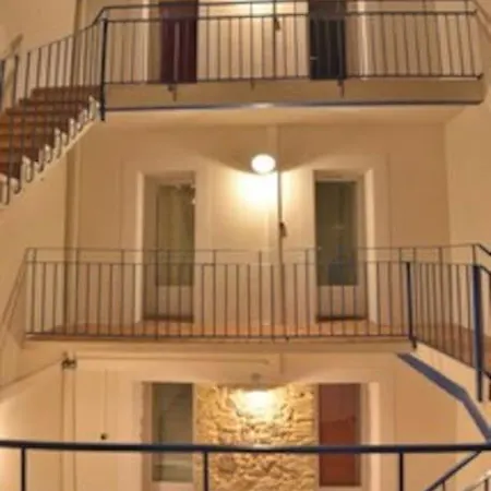 Le Calme D'Un Joli Patio En Centre-Ville Sete Exterior photo